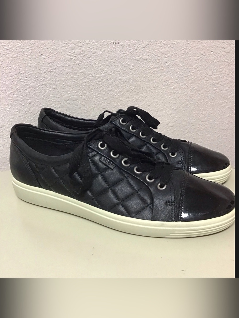 Ecco Soft Quilted Cap Toe Black Leather Sneakers Size 9.5